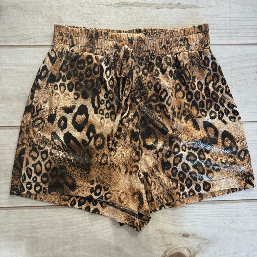 Leopard Print Shorts Shiny Snakeskin Textured Pockets Mobwife NEW Ces Femme